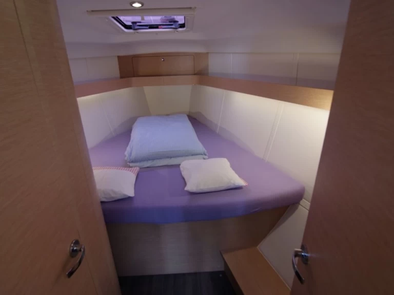 Hyra Segelbåt  med eller utan skeppare Elan Punat 