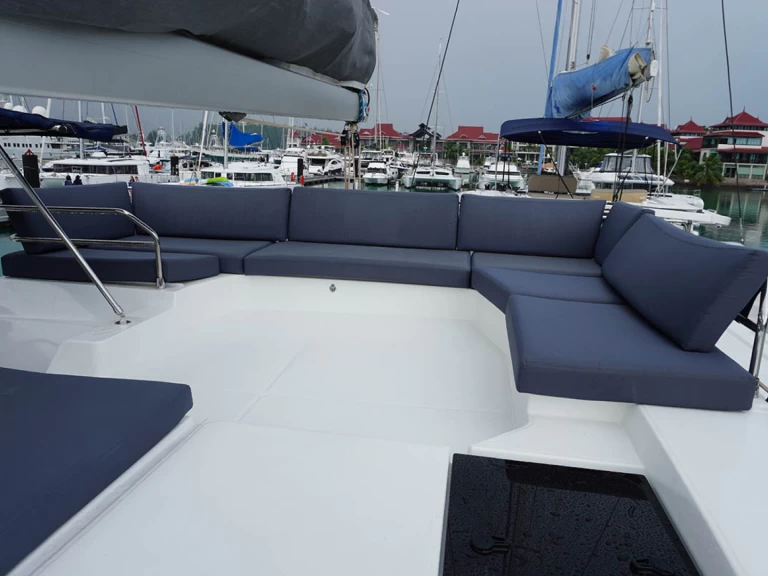 Yacht charter Eden Island billig Tanna 47