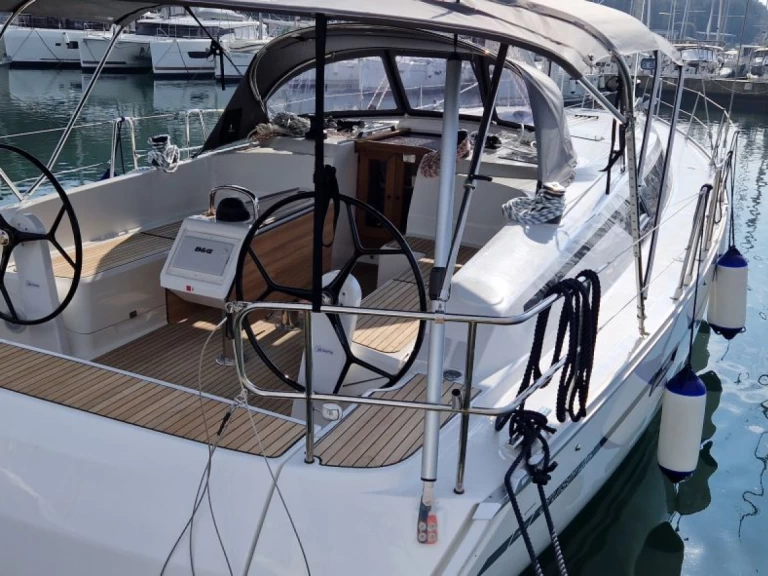 Bavaria Cruiser 46 charter bareboat eller skeppad i Pula 