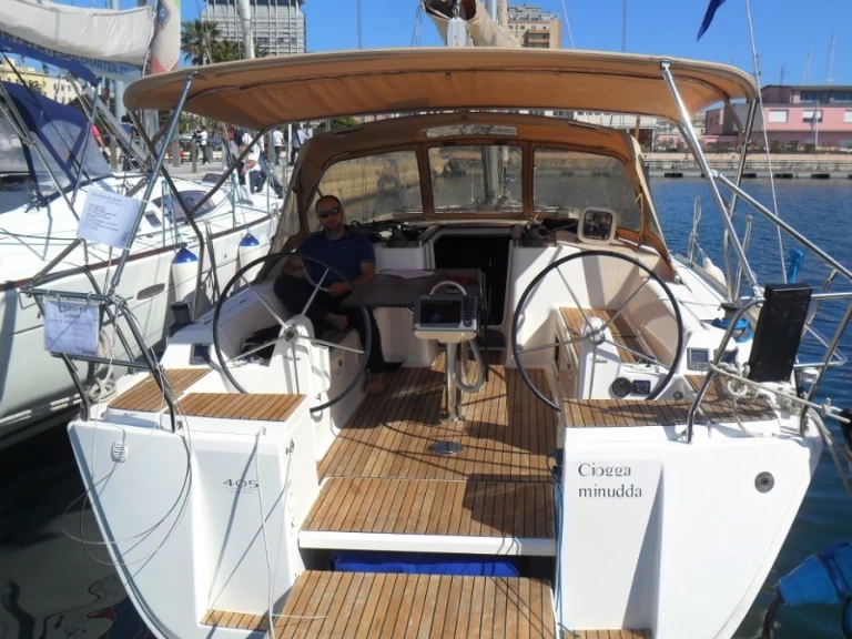Dufour Dufour 405 Grand Large charter bareboat eller skeppad i Cagliari