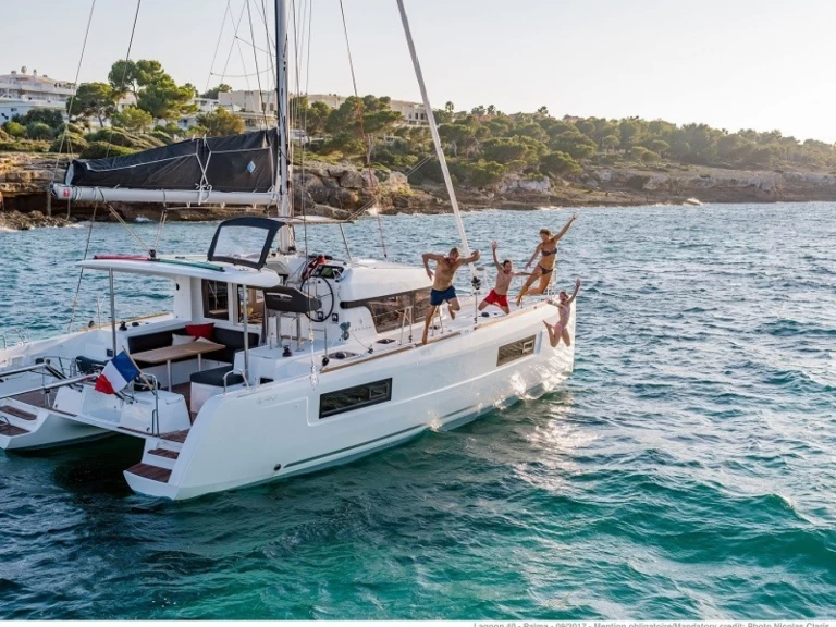 Lagoon Lagoon 40 charter bareboat eller skeppad i Kotor