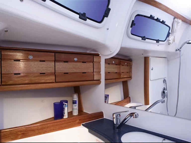 Bavaria Bavaria 50 Cruiser charter bareboat eller skeppad i Lefkáda