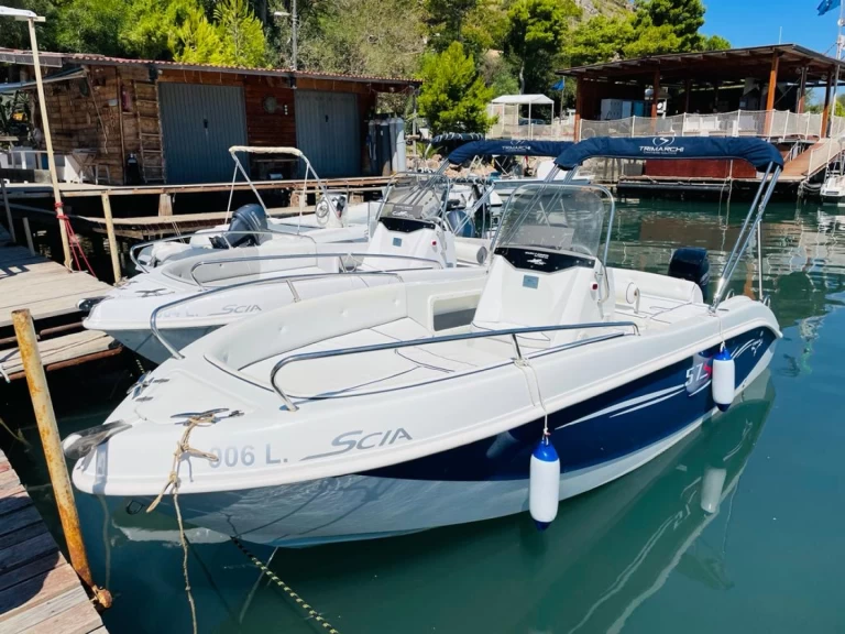Hyra Motorbåt  med eller utan skeppare Trimarchi Castellammare del Golfo 