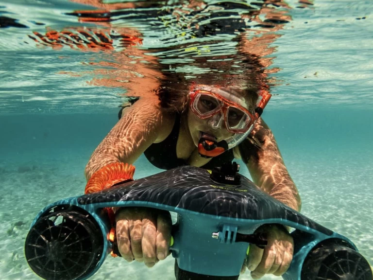 Hyra Motorbåt  med eller utan skeppare Bénéteau Cannes 