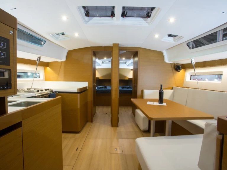 Segelbåt  för uthyrning Alimos till det bästa priset 