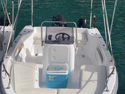 Hyr en Proteus Limeni porto vromi 