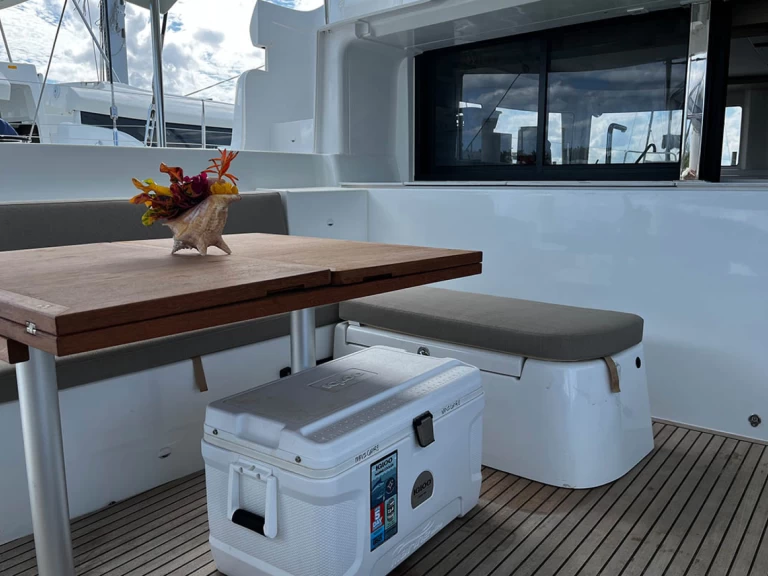 Lagoon Lagoon 46 charter bareboat eller skeppad i Marsh Harbour