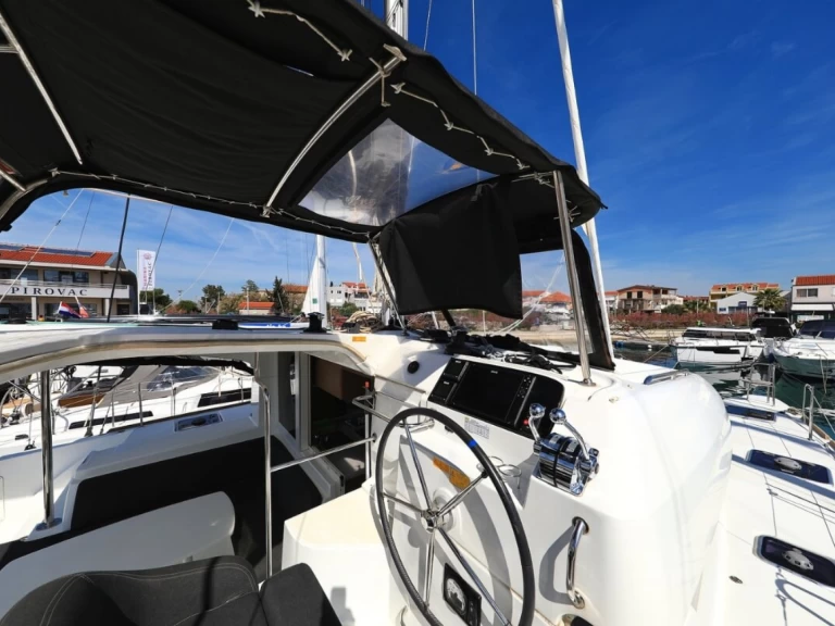 Båtuthyrning Lagoon Lagoon 40 i Pirovac på Samboat 