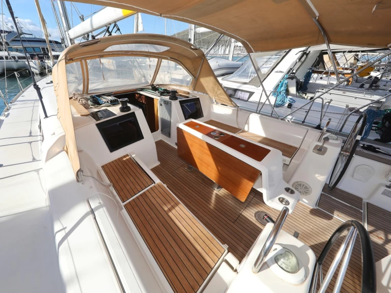 Dufour Dufour 460 Grand Large charter bareboat eller skeppad i Trogir 