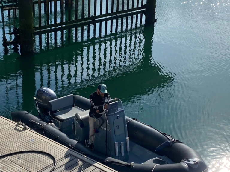 Yacht charter Hendaye billig Explorer 550