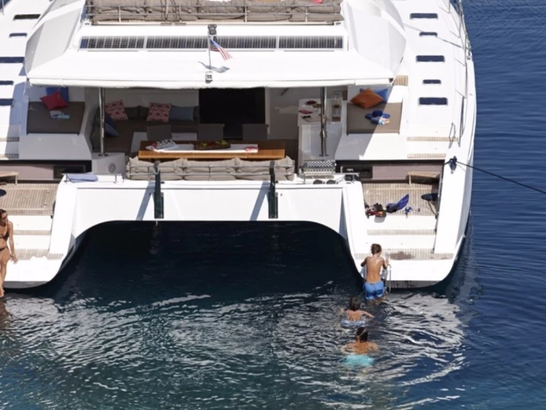 Fountaine Pajot Ipanema 58 charter bareboat eller skeppad i Le Marin