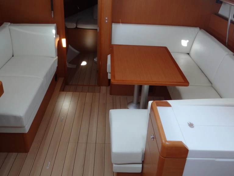 Jeanneau Sun Odyssey 41DS charter bareboat eller skeppad i Gocek