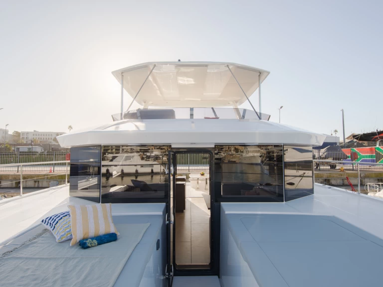 Leopard Moorings 534 PC/8+1 charter bareboat eller skeppad i Nassau