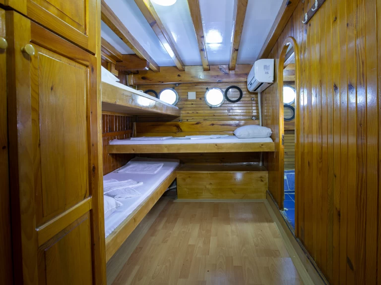  Gulet Artemis charter bareboat eller skeppad i Salamína