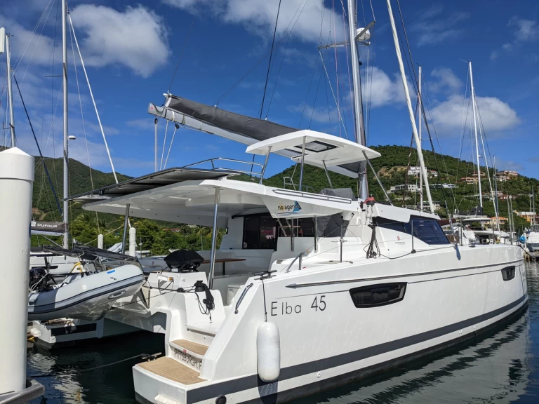 Fountaine Pajot Elba 45 charter bareboat eller skeppad i Marsh Harbour