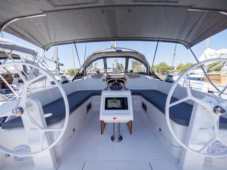 Segelbåt  för uthyrning Alimos till det bästa priset 