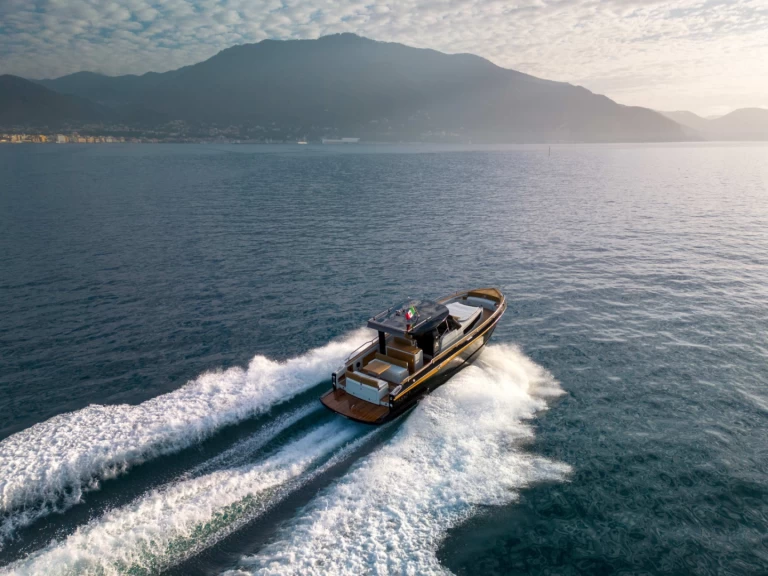 Uthyrning Motorbåt  ITALUYRE med en båtlicens 