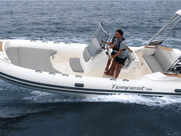 Hyr en Capelli Tempest 700 Antibes 