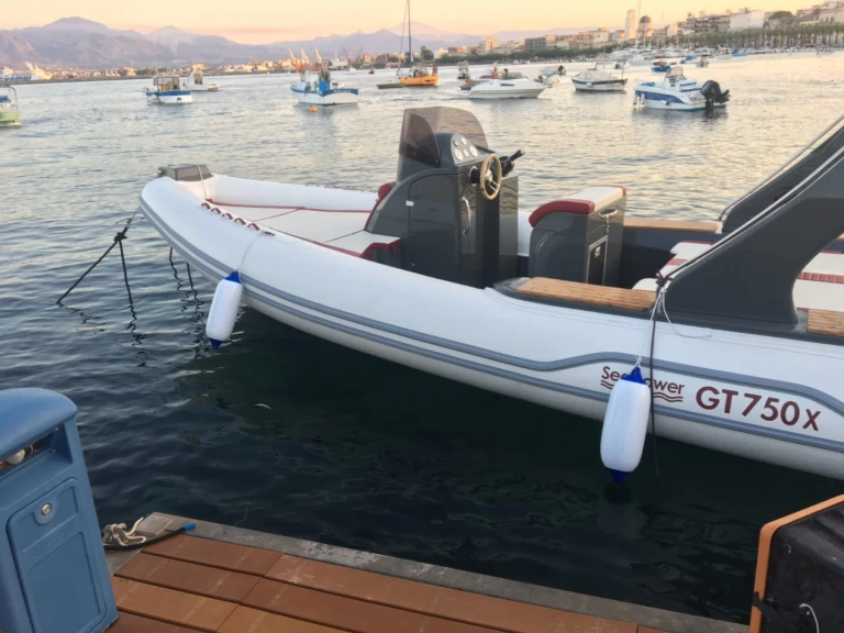 Seapower GT750X charter bareboat eller skeppad i Giardini-Naxos