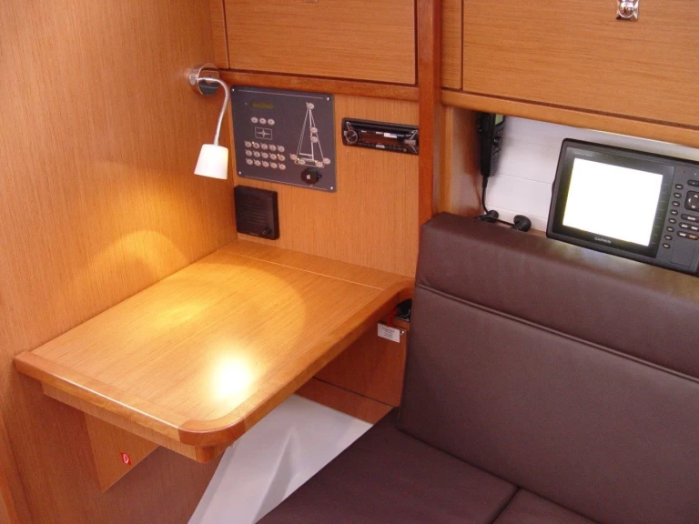 Yacht charter Olbia billig Cruiser 33