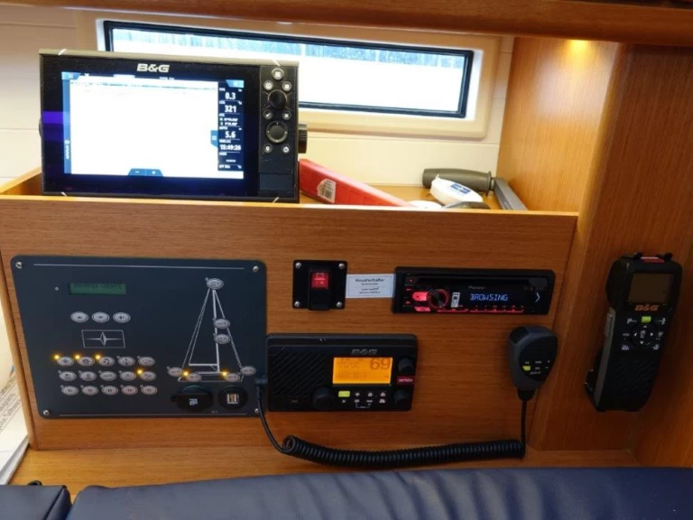 Yacht charter Olbia billig Cruiser 46