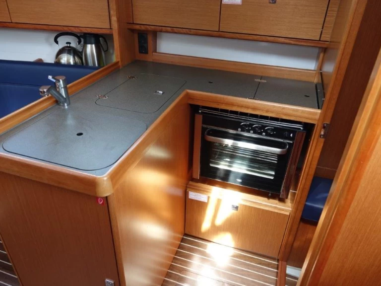 Uthyrning Segelbåt  Bavaria med en båtlicens 