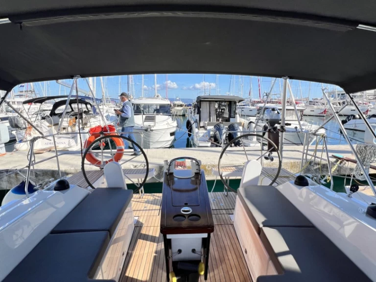 Hyr en Bavaria Bavaria C38 Split  