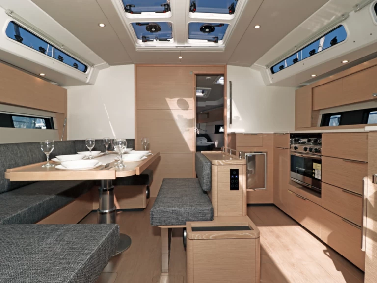 Uthyrning Segelbåt  Hanse med en båtlicens 