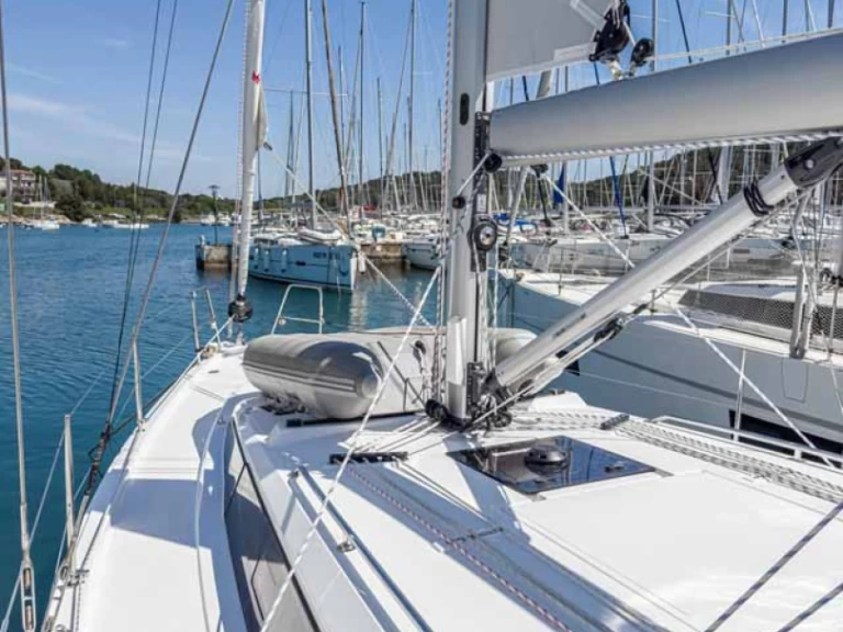 Yacht charter Pula  billig Bavaria C38