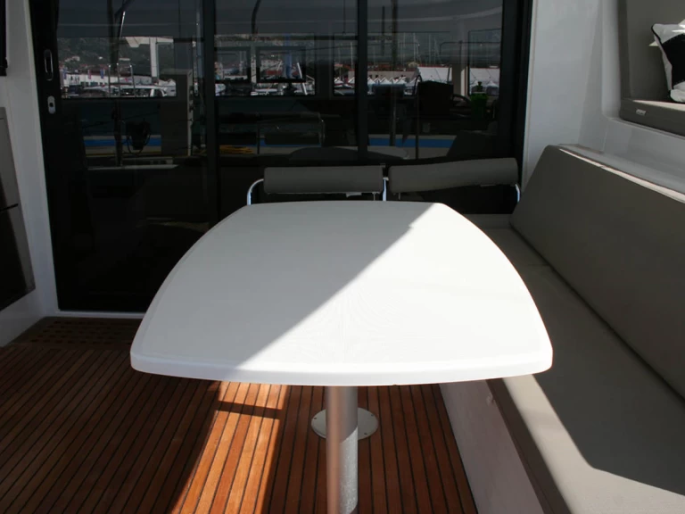 Yacht charter Donji Seget billig Lagoon 42