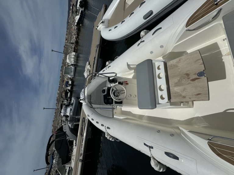 Yacht charter La Madrague billig Tempest 650