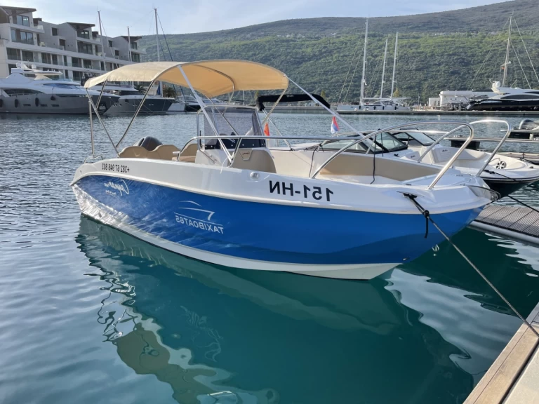 speedy Cayman 585 charter bareboat eller skeppad i Kumbor