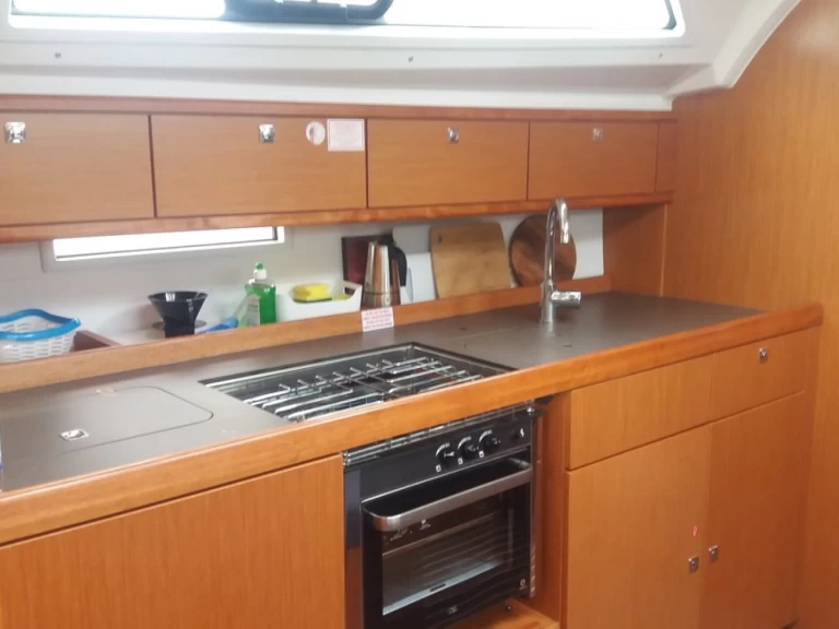 Bavaria Cruiser 41 charter bareboat eller skeppad i Split 