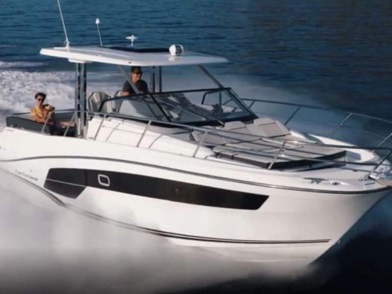 Yacht charter Cogolin billig CAP CAMARAT 10.5