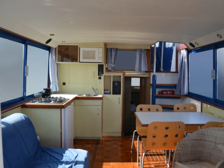 De Drait Safari Houseboat 1050 D charter bareboat eller skeppad i Brandenburg an der Havel