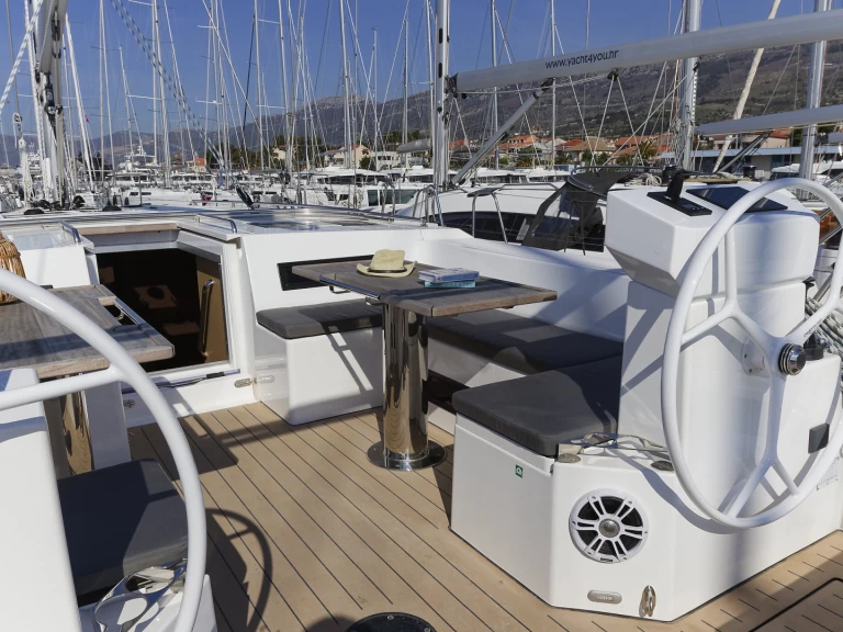 Hyra Segelbåt  med eller utan skeppare Bavaria Kaštela 