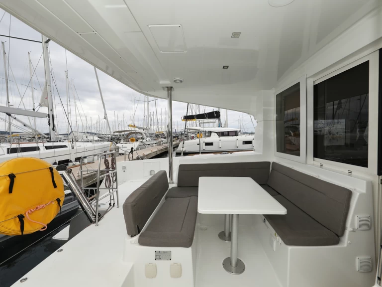 Hyra Katamaran  med eller utan skeppare Lagoon Biograd Na Moru 