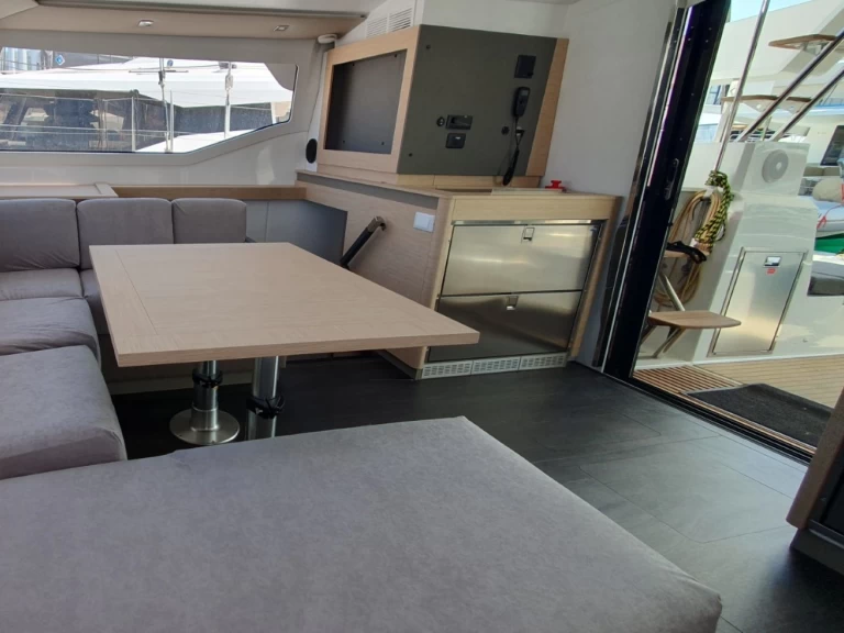 Hyr en Fountaine Pajot Elba 45 Donji Seget 