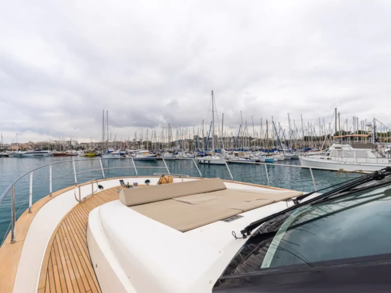 Hyr en Guy Couach Guy Couach 2300 Antibes 