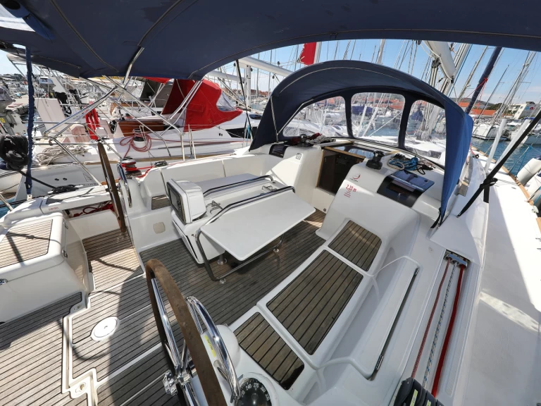 Segelbåt  för uthyrning Šibenik  till det bästa priset 