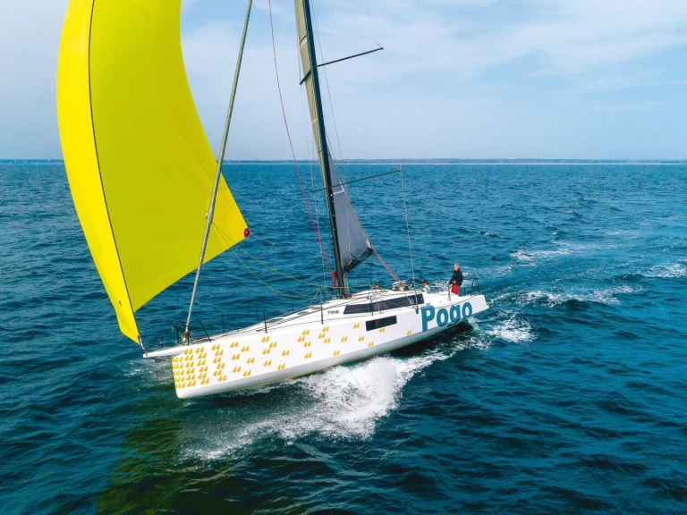 Pogo Structures Pogo 44 charter bareboat eller skeppad i La Trinité-sur-Mer