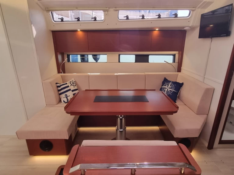 Uthyrning Segelbåt  Hanse med en båtlicens 