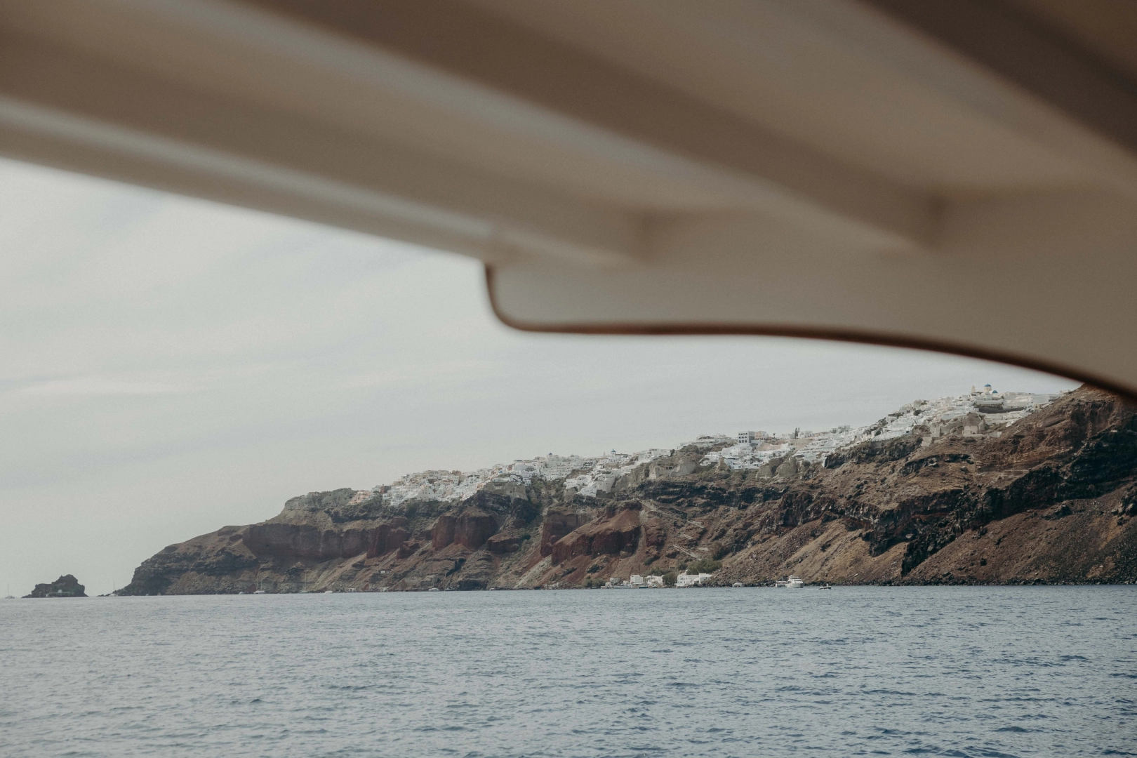 Hyr en Custom Made Trehandiri Oía 