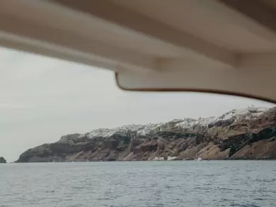 Hyr en Custom Made Trehandiri Oía 