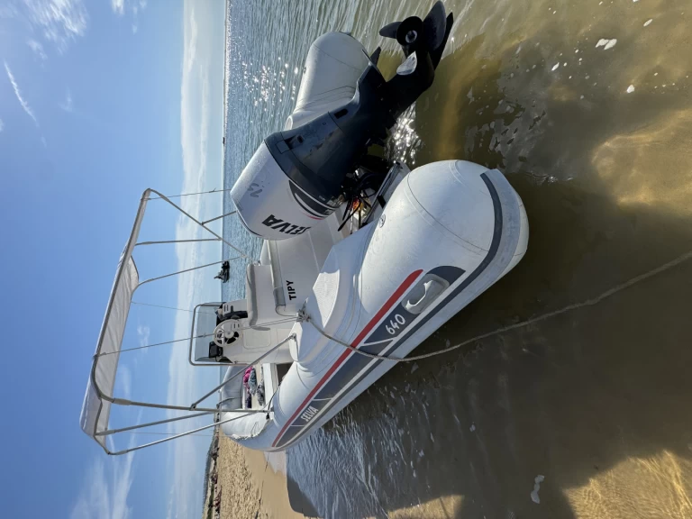 Uthyrning RIB Selva med en båtlicens 