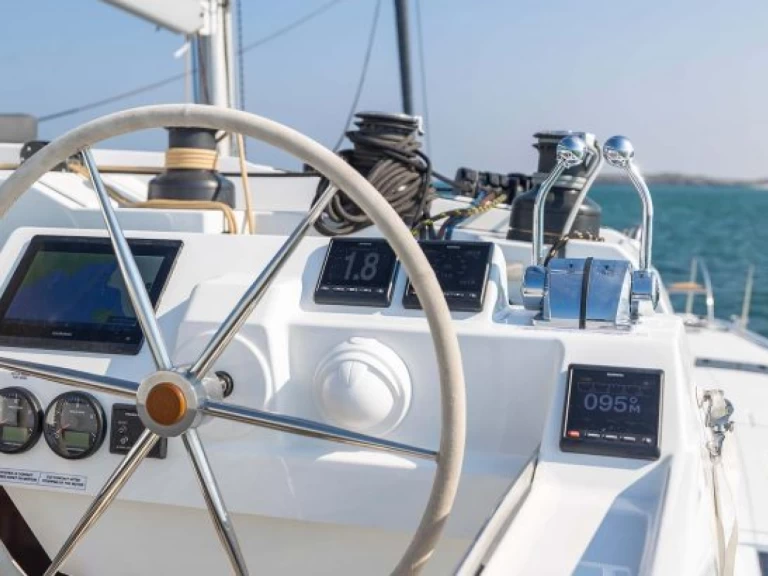 Yacht charter Pozzuoli billig Fountaine Pajot Aura 51 SMART ELECTRIC - 5 cab.