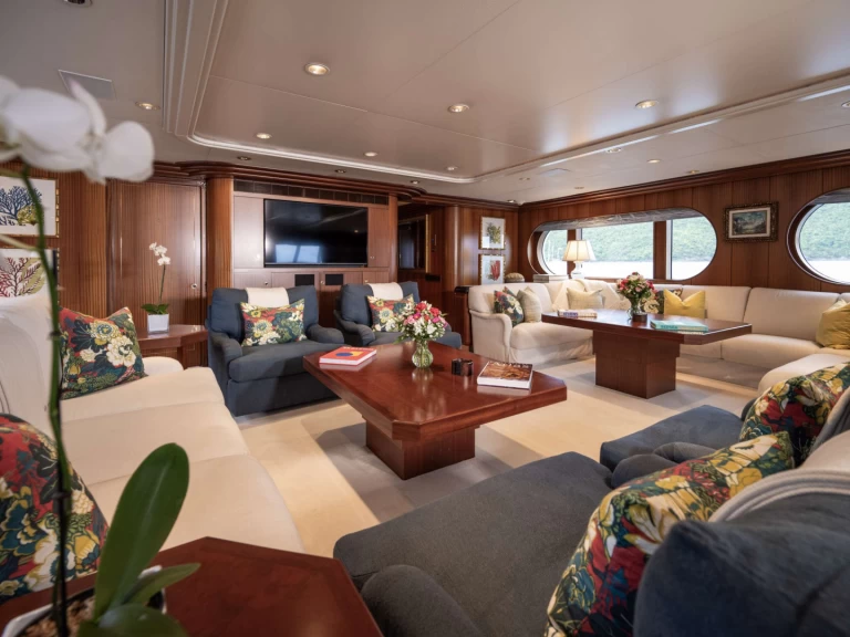 Feadship NEVER ENOUGH charter bareboat eller skeppad i Nassau