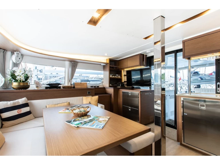 Lagoon Lagoon 46 charter bareboat eller skeppad i Fethiye