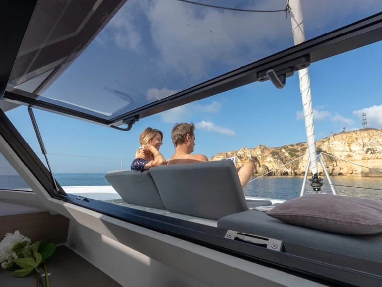 Fountaine Pajot Elba 45 charter bareboat eller skeppad i Road Town