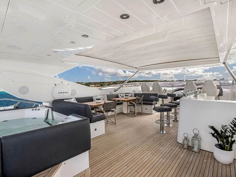 Uthyrning Lyx yacht Sunseeker med en båtlicens 